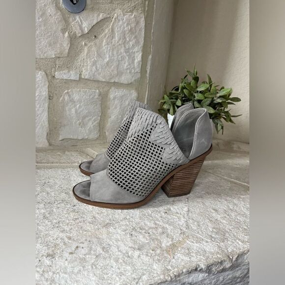 Vince Camuto Fritzey grey suede laser woven accent open toe booties sz 10 - Picture 2 of 10